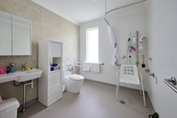 Extra Large Bedroom - Bathroom