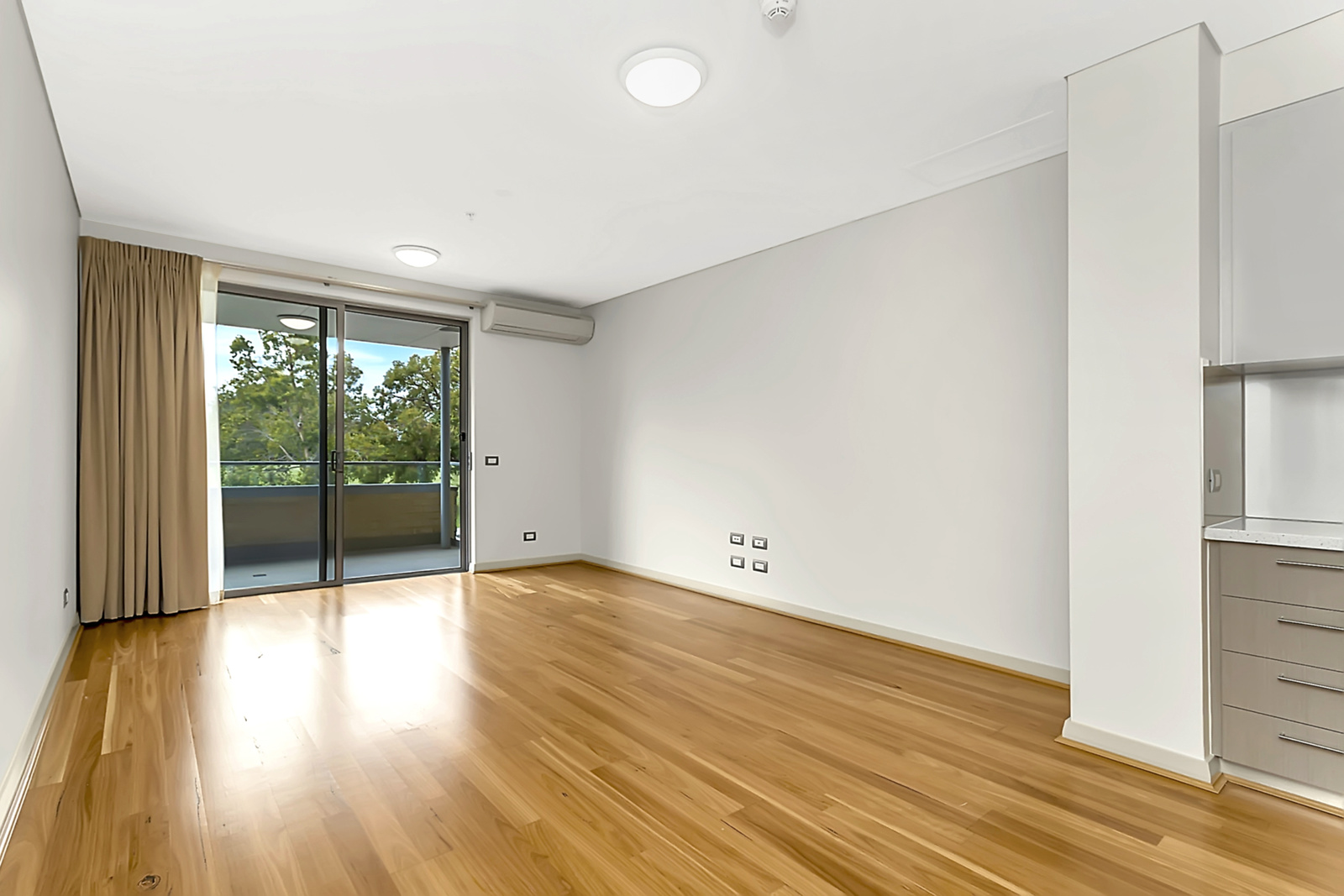 Kitchen/living